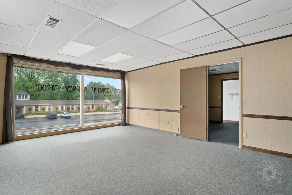 Office For Sale: 1500 Main St, Van Buren, AR 72956